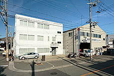 写真：鋼材商社の倉庫が集中する大阪・大正区に立地する鋼材２グループ 鋼材センター